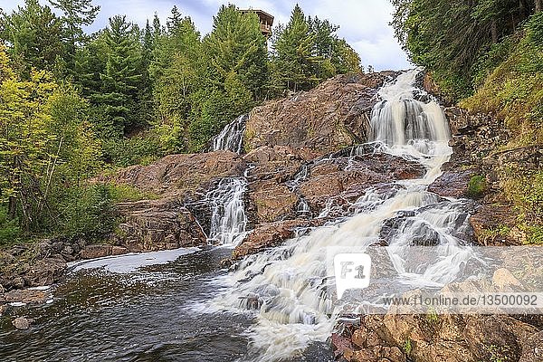 Wasserfall am Fluss Petite Rivière Bostonnais  La Tuque  Mauricie  Quebec  Kanada  Nordamerika