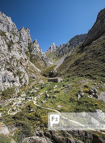 Berglandschaft auf dem Wanderweg La Ruta del Cares im Nationalpark Picos de Europa  Caín de Valdeón  León  Spanien  Europa