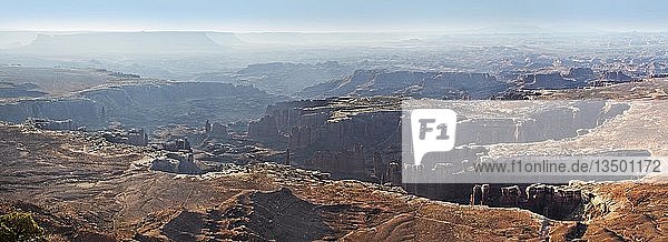 Zerklüftete Canyons von White Rim und The Maze  Island in the Sky Plateau  Canyonlands National Park  in der Nähe von Moab  Utah  Vereinigte Staaten  Nordamerika