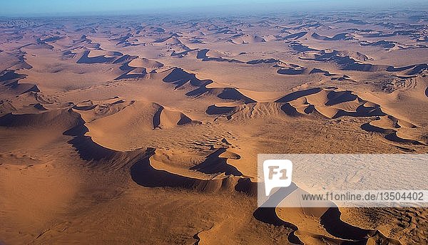 Luftaufnahme Sanddünen in der Namib-Wüste Namibia Afrika