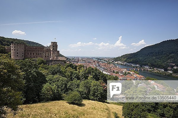 Stadtansicht mit Heidelberger Schloss Schlossruine Heidelberg Baden-Württemberg Deutschland Europa
