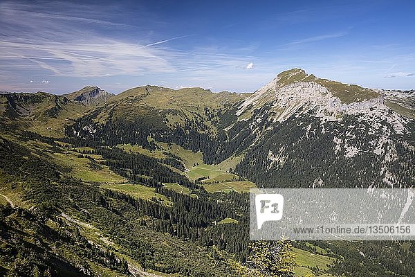 Links Diedamskopf und rechts Hoher Ifen  Blick vom Walmendingerhorn  lKleinwalsertal  AllgÃ¤u Alpen  Vorarlberg  Ã-sterreich  Europa