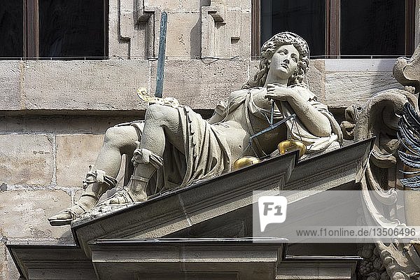 Skulptur der Justitia  Altes Rathaus von 1616  Nürnberg  Mittelfranken  Bayern  Deutschland  Europa