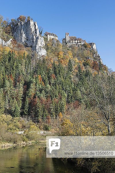 Donau im herbstlichen Donautal mit Burg Werenwag  Hausen im Tal  SchwÃ¤bische Alb  Baden-WÃ¼rttemberg  Deutschland  Europa