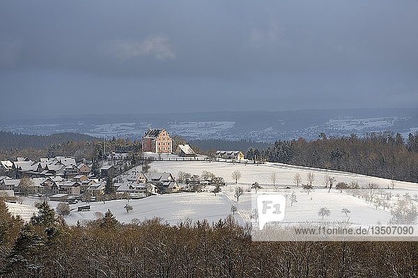Blick auf Schloss Freudental im Schnee Langenrain Allensbach Baden-Württemberg Deutschland Europa
