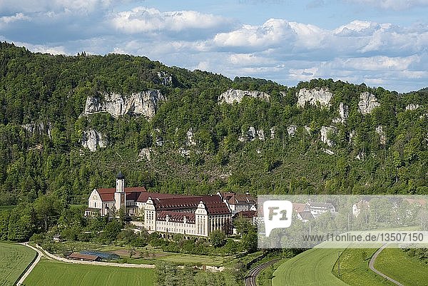 Oberes Donautal mit Erzabtei Beuron  Landkreis Sigmaringen  Baden-WÃ¼rttemberg  Deutschland  Europa