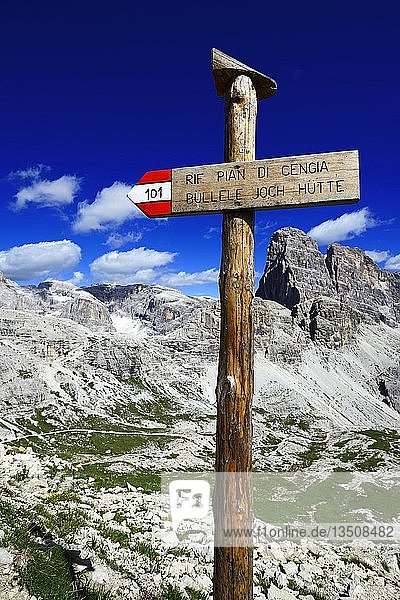 Schild  Wanderweg 101 bei der Büllele-Joch-Hütte  Sextner Dolomiten  Hochpustertal  Südtirol  Italien  Europa