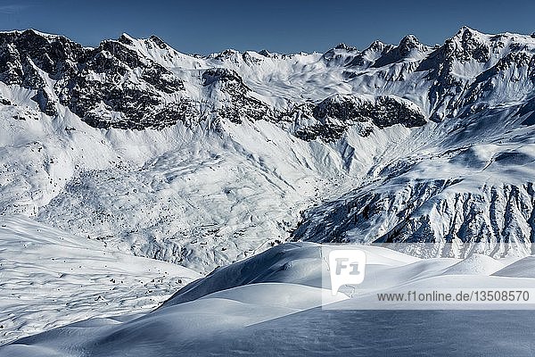 Ski mountaineers in winter landscape with Vorarlberger mountains in the background  Sankt AntÃ¶nien  PrÃ¤ttigau  GraubÃ¼nden  Switzerland  Europe