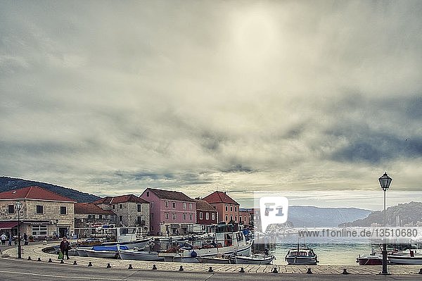 Hafen von Stari Grad  Insel Hvar  Kroatien  Europa