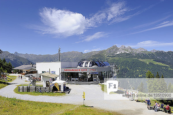 Bergstation Panoramabahn Elfer 1790 m in den Stubaier Alpen Tirol Republik Österreich Europa
