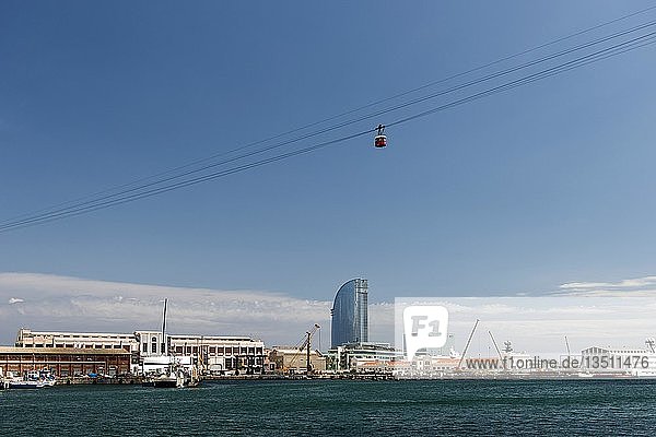 Seilbahn über den Hafen  hinter dem Hotel W  La Barceloneta  Barcelona  Katalonien  Spanien  Europa