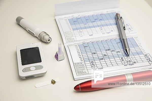 Diabetes  Blutzuckermessgerät links  Teststreifen  Stechhilfe  Insulin-Pen  Blutzuckertagebuch  Deutschland  Europa