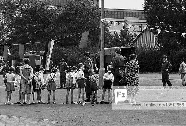 Kosmonaut Juri Gagarin besucht Leipzig 1961 Messegelände Leipzig Sachsen DDR Deutschland Europa