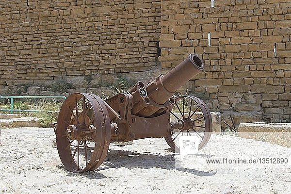 Alte Kanone in der Kreuzfahrerburg Kerak  Jordanien  Asien