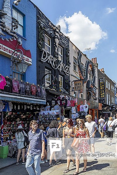 Geschäfte in der Camden High Street Camden Market Camden London Großbritannien Europa