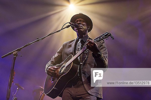 The American singer and songwriter Keb Mo  live at the Blue Balls Festival Lucerne  Switzerland  Europe