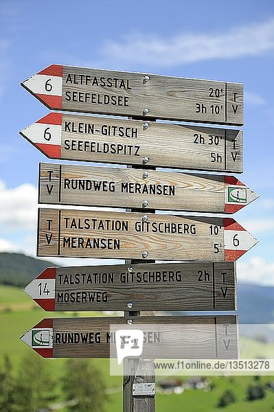 Wanderführerposten der Gemeinde Maranza  Pustertal  Südtirol  Italien  Europa