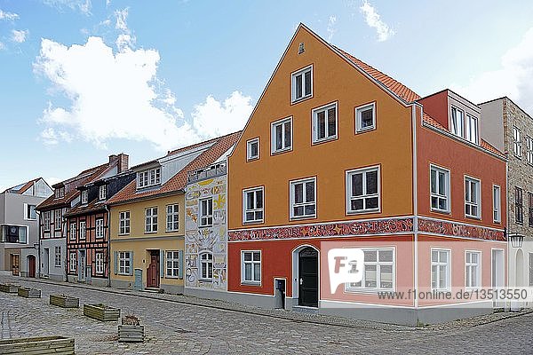 Sanierte Fachwerkhäuser im historischen Stadtkern  Stralsund  UNESCO-Welterbe  Mecklenburg-Vorpommern  Deutschland  Europa  PublicGround  Europa