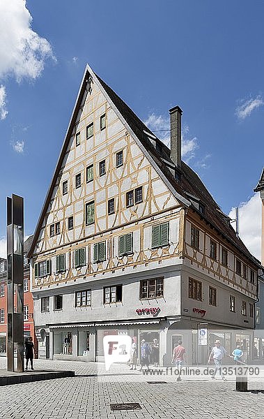 Ehemaliges Zunfthaus der Weber Weberzunfthaus Memmingen Schwaben Bayern Deutschland Europa