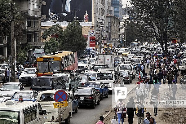Dichter Autoverkehr  Verkehrsstau  Addis Abeba  Äthiopien  Afrika