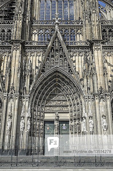 Südportal des Kölner Doms  Köln  Nordrhein-Westfalen  Deutschland  Europa