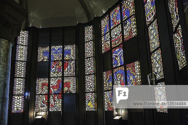 Scheiben aus Farbglas aus der Minoritenkirche in Regensburg um 1370 Nationalmuseum München Oberbayern Bayern Deutschland Europa