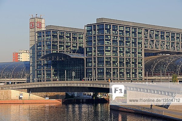 Berlin Central Station  Lehrter Bahnhof on the Spree River  Government Quarter  Berlin  Germany  Europe  PublicGround  Europe