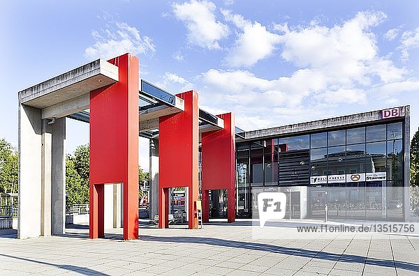 Bahnhof Memmingen erbaut als Modellvorhaben in Modulbauweise Memmingen Schwaben Bayern Deutschland Europa