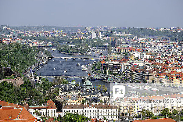 Blick über die Moldau und die Altstadt von Prag  UNESCO-Weltkulturerbe  Tschechische Republik  Europa