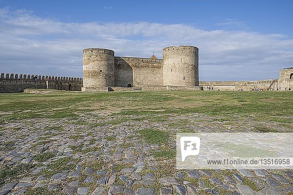 Festungsmauer und Turm der Festung Akkerman oder Festung Weißer Fels  Belgorod-Dnestrovskiy  Oblast Odessa  Ukraine  Europa