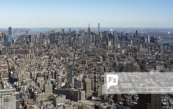 Überblick  Midtown Manhattan gesehen von einer Aussichtsplattform des World Trade Center  New York City  USA  Nordamerika