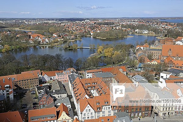 Blick von der Marienkirche über den historischen Stadtkern  Hafen und Strelasund  Stralsund  UNESCO-Welterbe  Mecklenburg-Vorpommern  Deutschland  Europa  PublicGround  Europa