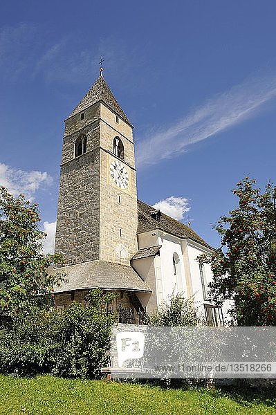 Dorfkirche von St. Jakobus in der Berggemeinde Maranza  Pustertal  Südtirol  Italien  Europa