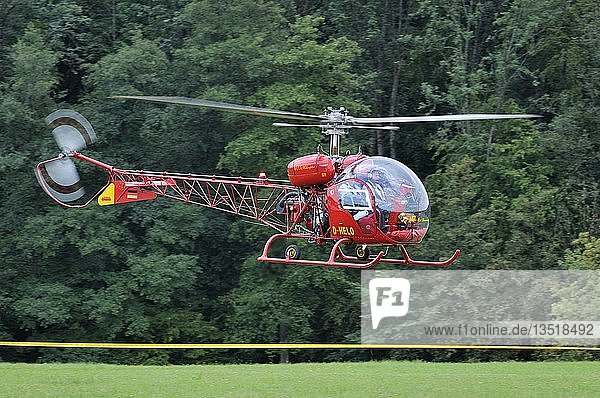 Leichter Mehrzweckhubschrauber Agusta Bell 47 G2 Europas großes Oldtimer-Fliegertreffen auf der Hahnweide Kirchheim-Teck Baden-Württemberg Deutschland Europa