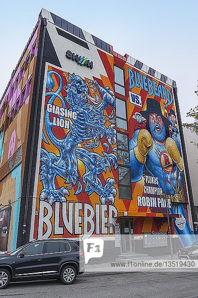 Graffiti an SWM-Gebäude Stadtwerke-München Giesing München Oberbayern Bayern Deutschland Europa
