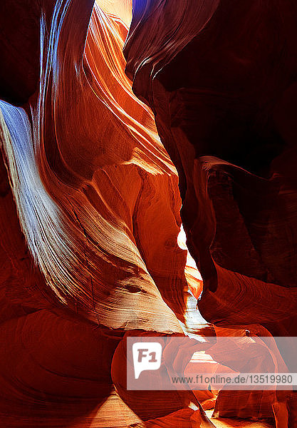 Gelb-rote Sandsteinformationen  Upper Antelope Canyon  nahe Page  Arizona  USA  Nordamerika