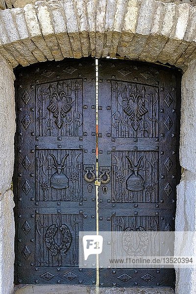 Schmiedeeiserne Tür zur St.-Nikolaus-Kirche  Skanderbeg-Denkmal  Lezha  Lezhë  Qar Lezha  Albanien  Europa