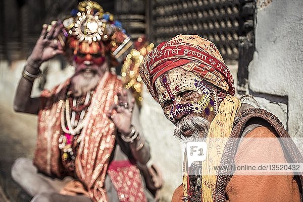 Sadhus Asketen heilige Männer Pashupatinath Kathmandu Nepal Asien