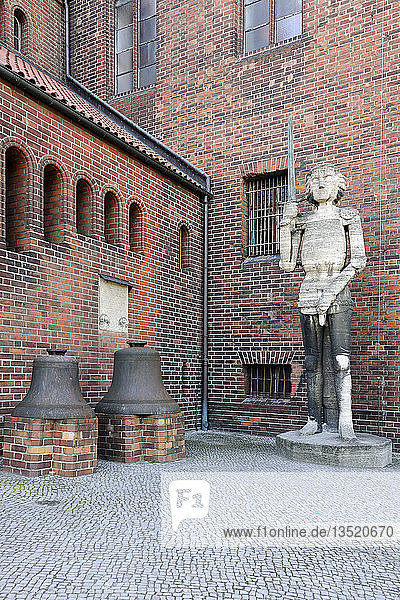Roland Brandeburg Statue  1474  vor dem Märkischen Museum  Mitte  Berlin  Deutschland  Europa  PublicGround  Europa