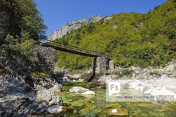 Römische Brücke über den Fluss Mrtvica  Rimski Most  Mrtvica-Schlucht  bei Kolasin  Montenegro  Europa