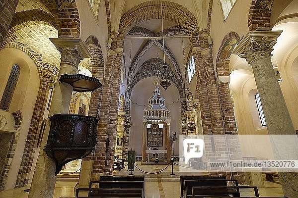 Innenraum  Kathedrale St. Tryphon  Kotor  Montenegro  Europa