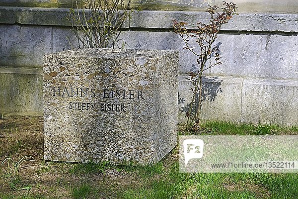 Ehrengrab des Komponisten Hanns Eisler  Dorotheenstadt-Friedhof  Mitte  Berlin  Berlin  Deutschland  Europa
