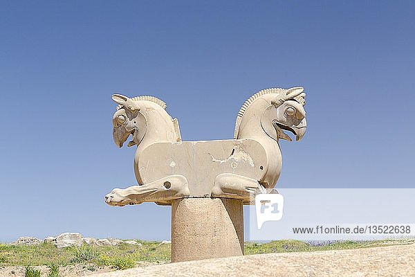 Skulptur eines Homa-Vogels  Der Adler-Greif  Persepolis  Iran  Asien