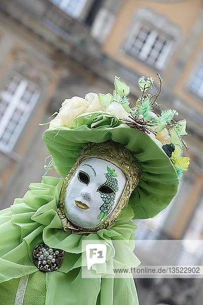 Person mit einer Faschingsmaske  Hallia Venezia  Schwäbisch Hall  Baden-Württemberg  Deutschland  Europa