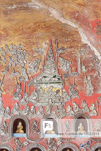 Wand mit kleinen Buddhas und Bleiglasfiguren  Shwe Yaunghwe Kyaung-Kloster  Nyaungshwe  Inle-See  Myanmar  Asien
