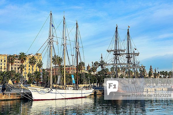 Museumsschiffe Museu Maritim de Barcelona im Hafen Port Vell Barcelona Katalonien Spanien Europa