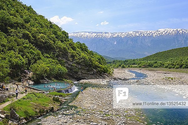 Thermalquellen von Benjë  Fluss Lengarica  Lengaricë  bei Përmet  Nationalpark Hotova-Dangell  hinter dem Nemërçka-Gebirge  Qar Gjirokastra  Gjirokastër  Albanien  Europa