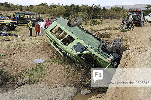 Safari van fell into a stream  Toyota Land Cruiser  Maasai Mara National Reserve  Kenya  East Africa  Africa