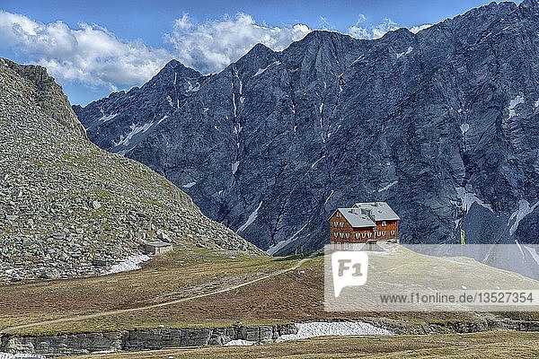 Gebirgshütte Neue Reichenberger Hütte Nationalpark Hohe Tauern Osttirol Österreich Europa