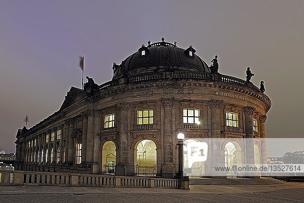Bode-Museum  Nacht  Museumsinsel Museumsinsel  UNESCO-Welterbe  Berlin  Deutschland  Europa